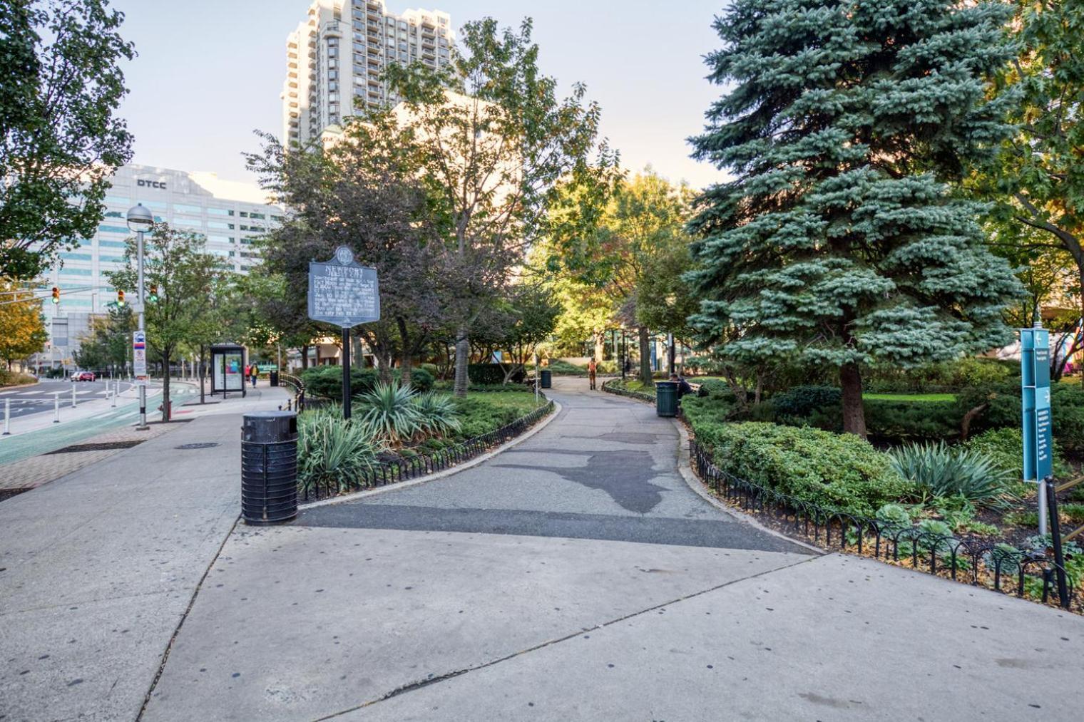 Jersey 2br W Wd Gym Elevator Nr Path Nyc-673 *
