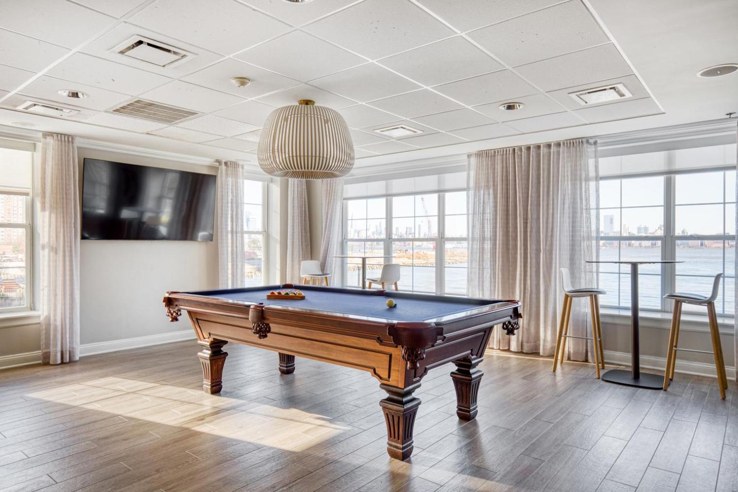Jersey 2br W Wd Gym Elevator Nr Path Nyc-673 New York