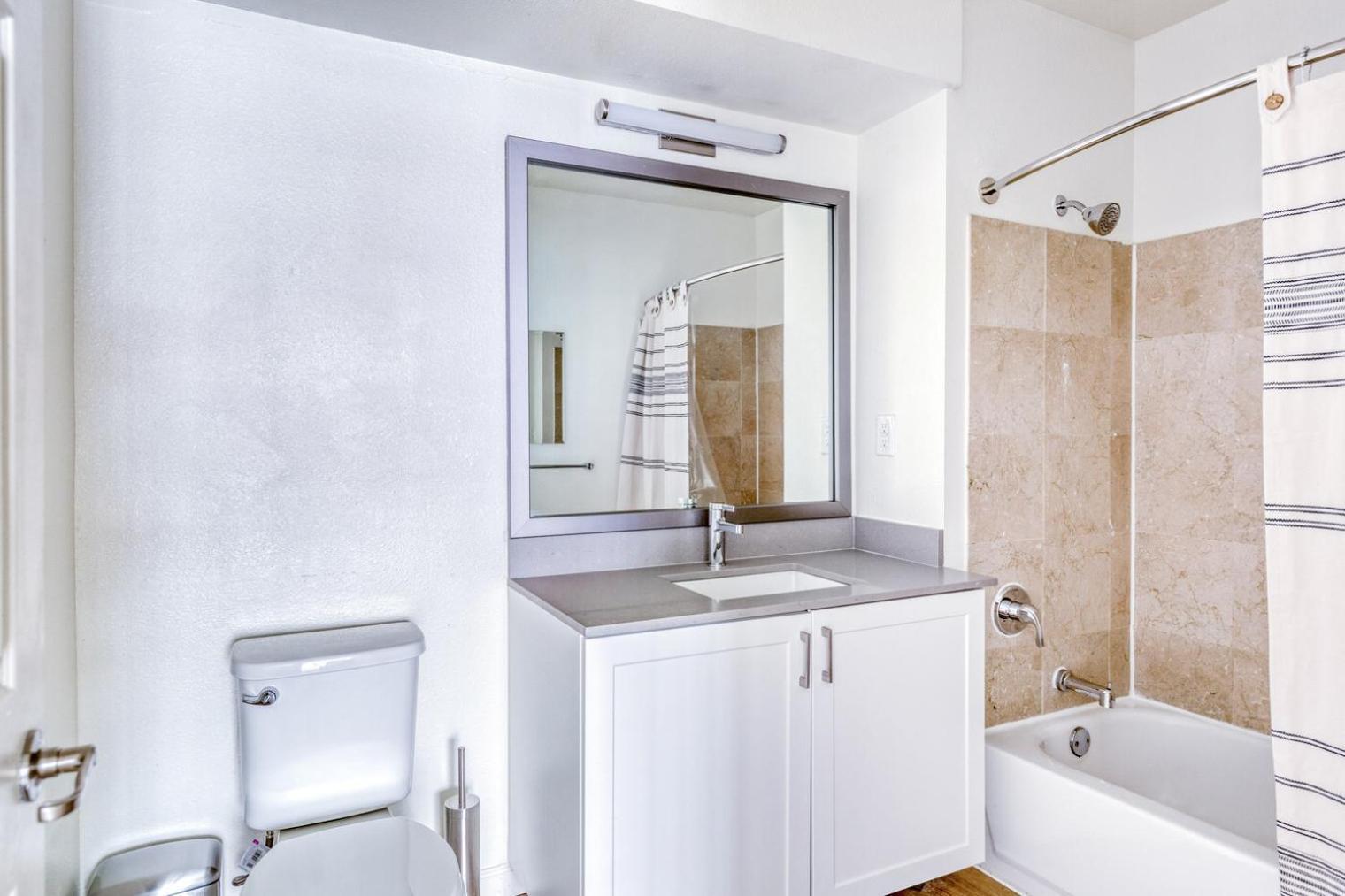 Jersey 2br W Wd Gym Elevator Nr Path Nyc-673 * New York