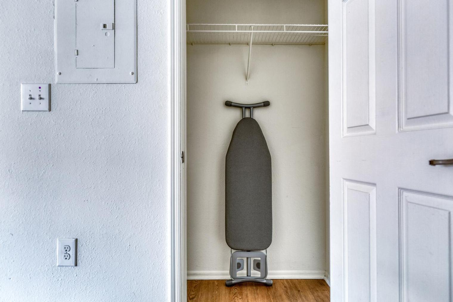 Jersey 2br W Wd Gym Elevator Nr Path Nyc-673