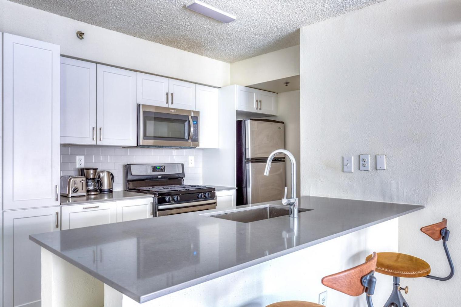 Jersey 2br W Wd Gym Elevator Nr Path Nyc-673 Apartment *